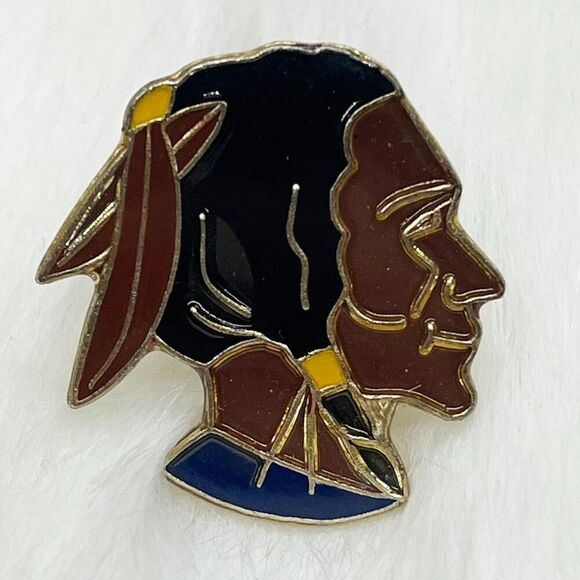 🔮‎ 5/$25 Vintage Native Indigenous Tribe Member Pin - Picture 1 of 2
